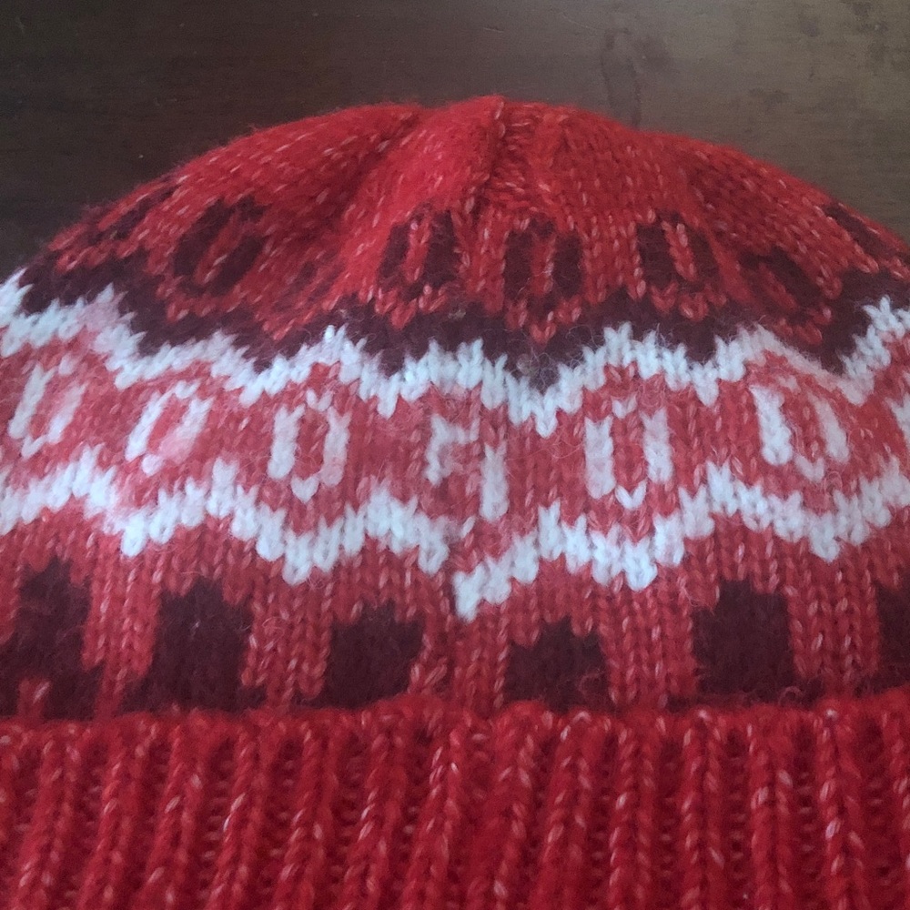 🚚 Universal Thread Red Knit Beanie - Picture 2 of 6